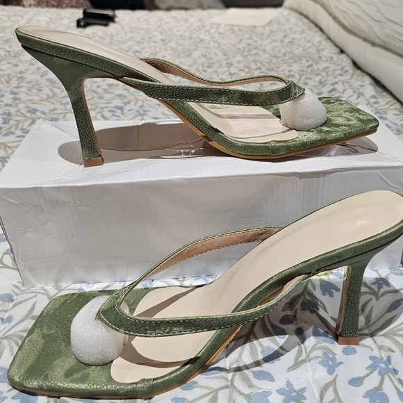 Shoes - NWOT Elegant Green Women's Sandals
